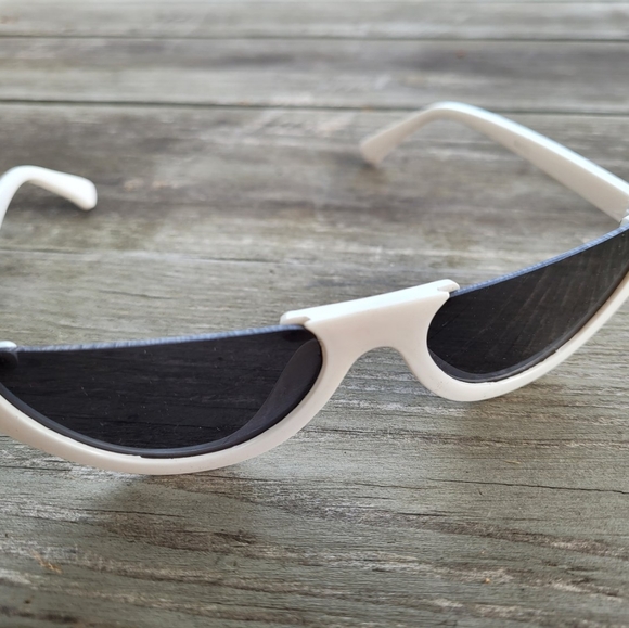 Retro white half moon sunglasses - Picture 3 of 5